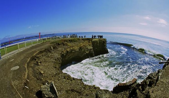 One of the least friendly, but most amazing places in surfing: Steamer Lane. Photo: ASP