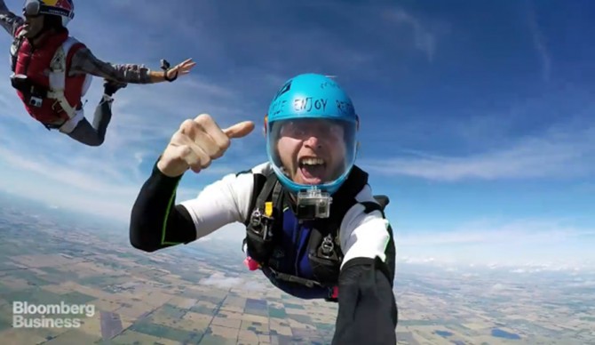 Is this thing on? But first, let me take a selfie.