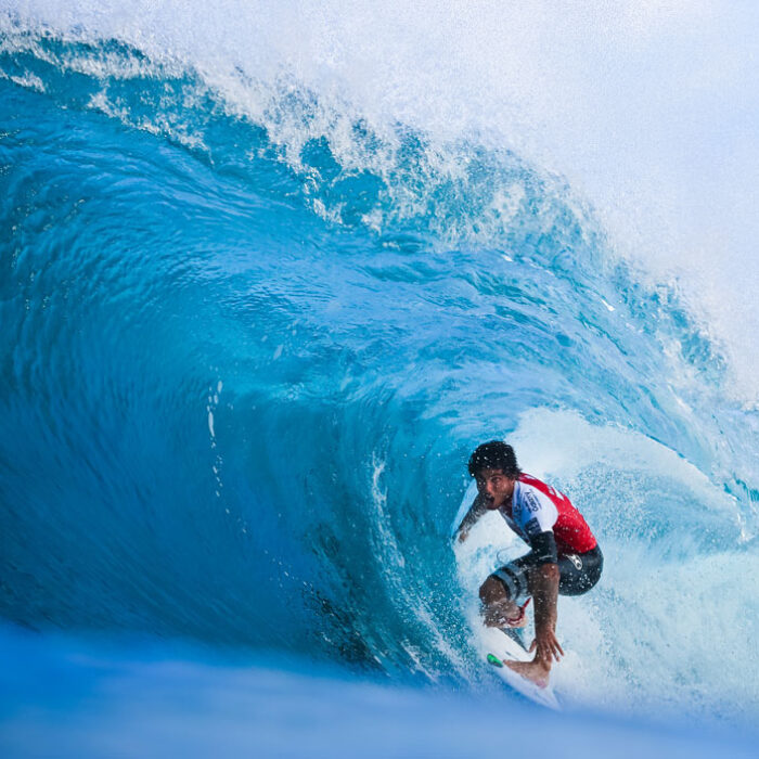 The swell continued to drop and periodic winds and rain persisted all day for the Billabong Pipe Masters.