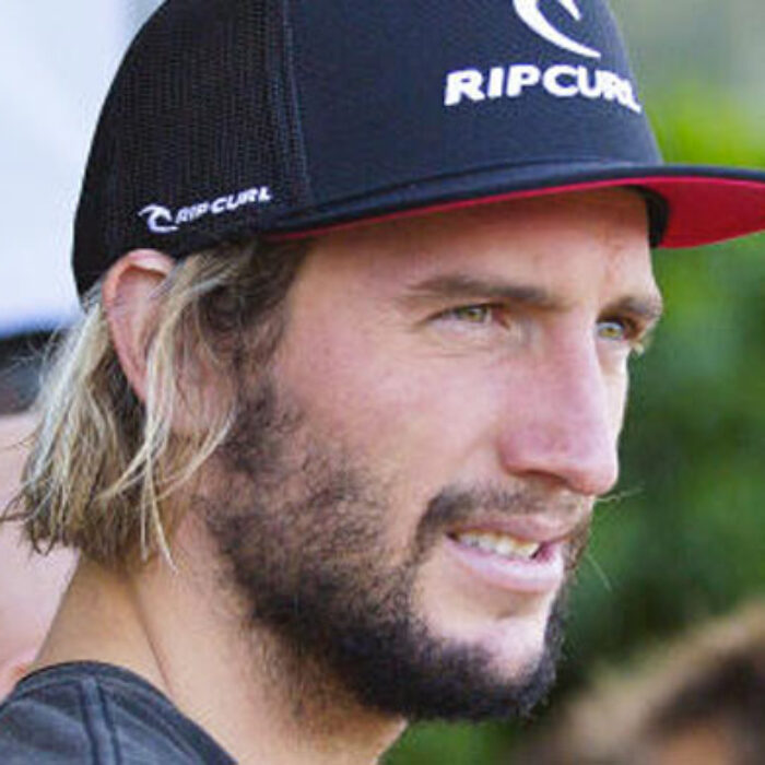 Owen Wright has been forced to withdraw from the Billabong Pipe Masters after a heavy wipeout during a free surf at Pipeline.