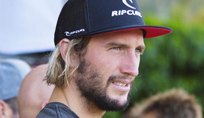 Owen Wright has been forced to withdraw from the Billabong Pipe Masters after a heavy wipeout during a free surf at Pipeline. 