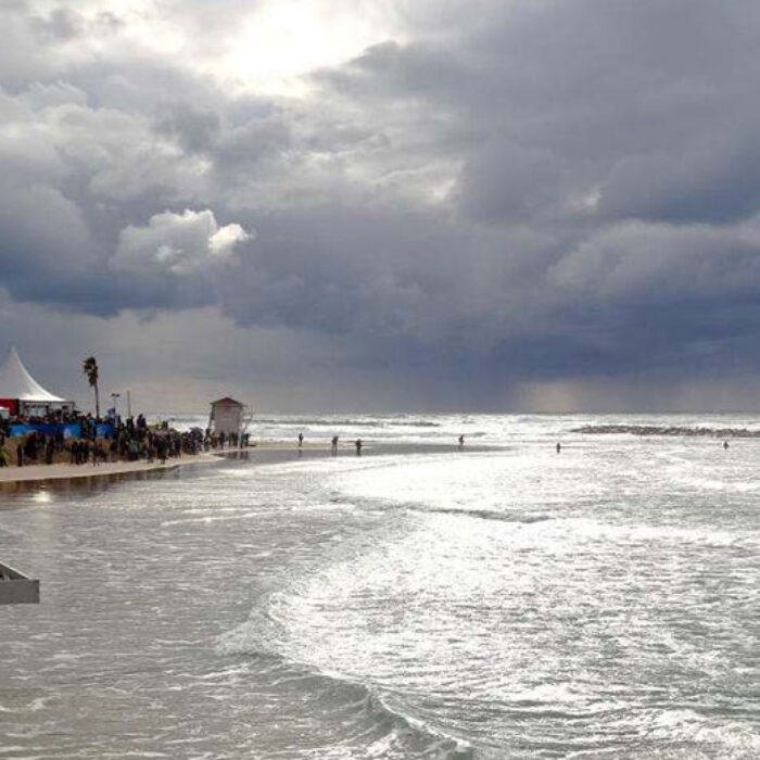 The crowd on Kontiki Beach for the Seat Pro. Photo: WSL/Masurel
