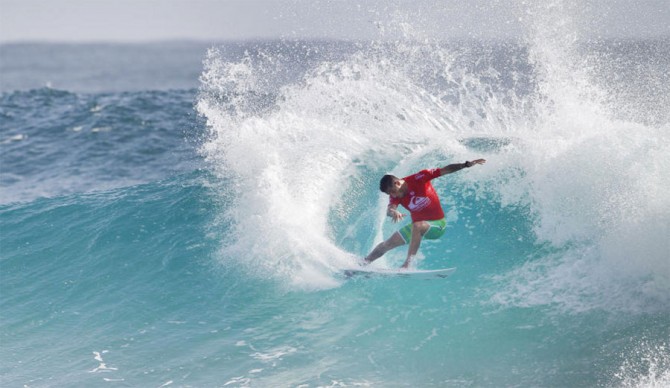 Filipe Toledo Snapper