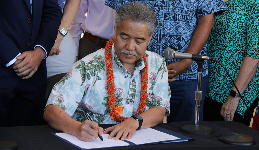 Gov. David Ige signed two bills into law that seek to make Hawaii a greener place to live. Photo: Hawaii Public Radio