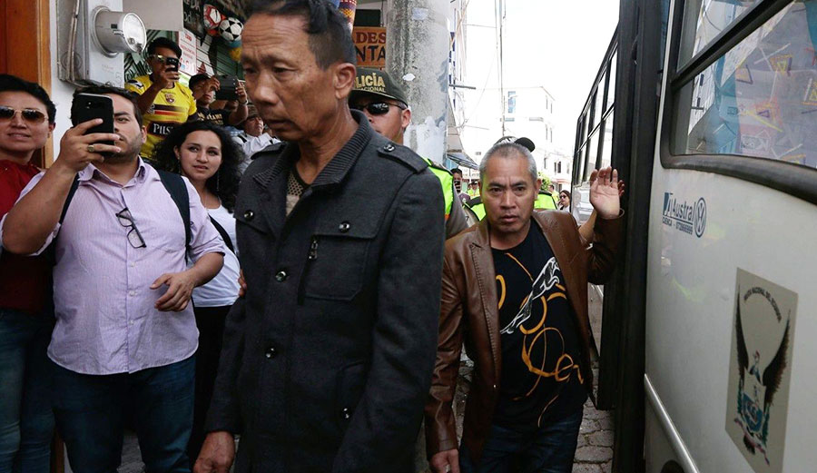 Crew members of the Chinese-flagged ship confiscated by the Ecuadorean Navy arrive in court in San Cristobal, Galápagos Islands on August 25, 2017. Photo: AFP