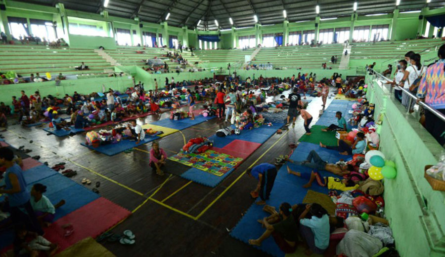 Evacuees, hopeful that Mount Agung doesn't erupt. Photo: CNN