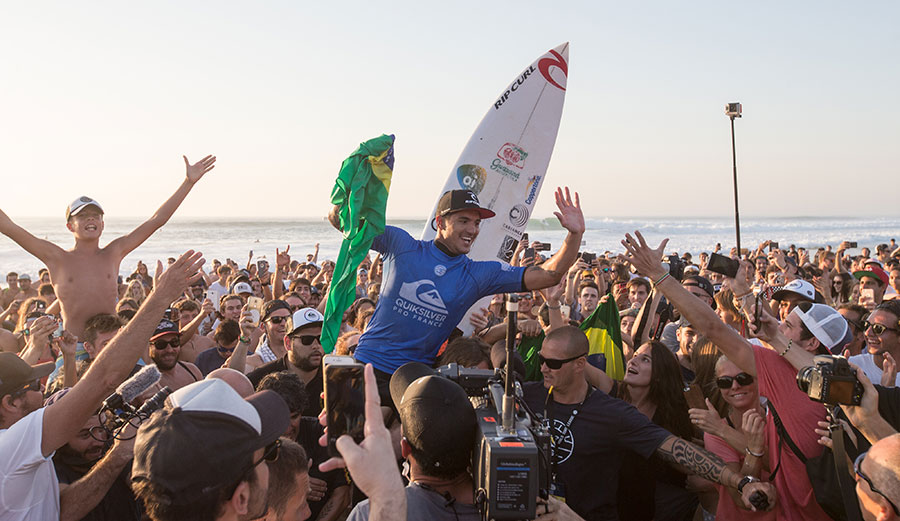 This win moves Medina from number 8 to number 3 in the WCT rankings. Photo: WSL