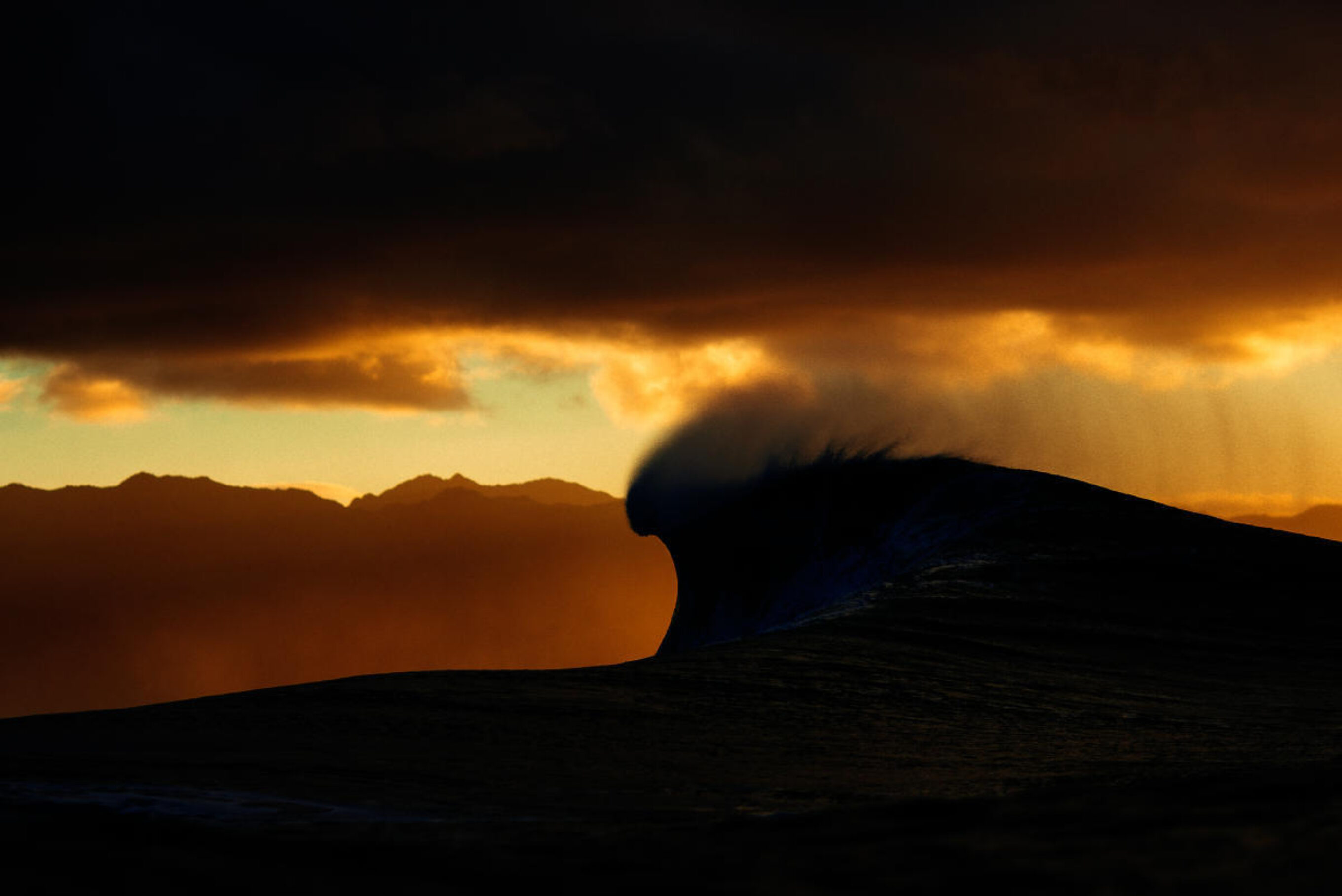 An apocalyptic looking Pipeline. Photo: WSL/Ed Sloane