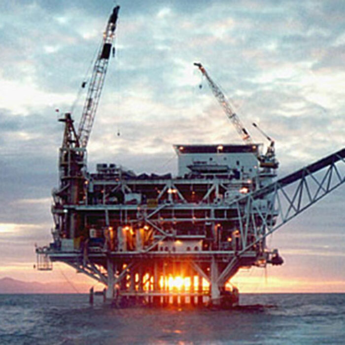 Today a large majority of Californians believe that offshore oil development is not worth the risk. Opposition stands at 69 percent, including a majority of coastal Republicans. Image: Wikimedia Commons