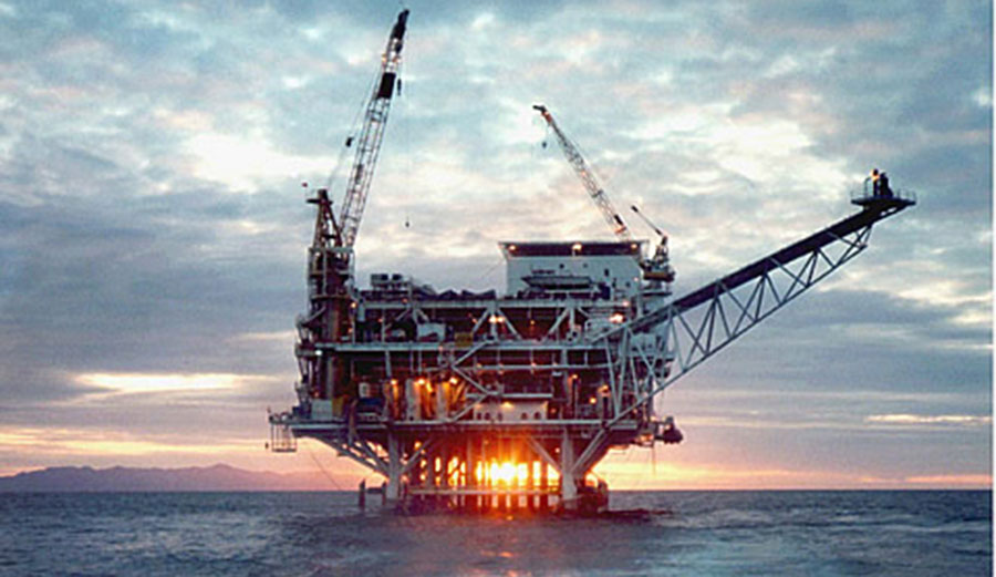 Today a large majority of Californians believe that offshore oil development is not worth the risk. Opposition stands at 69 percent, including a majority of coastal Republicans. Image: Wikimedia Commons