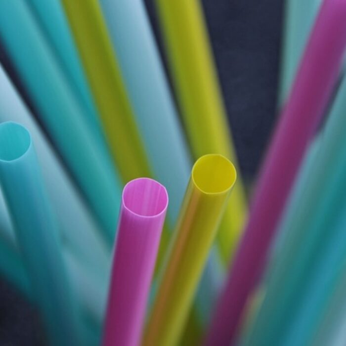California Governor Jerry Brown signed a bill into law on Thursday that would prohibit full service restaurants from automatically serving drinks with plastic straws. Photo: Pixabay