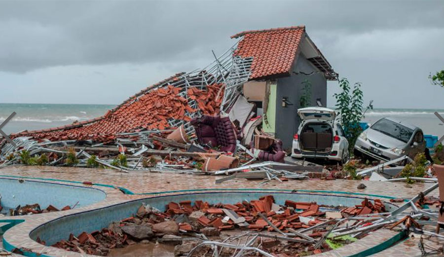 Indonesia tsunami Sunda Strait damaged buidling