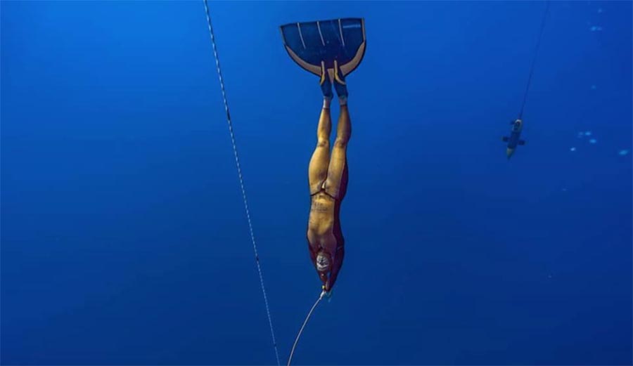 Here's What It Looks Like to Set a Freediving World Record at 130 ...