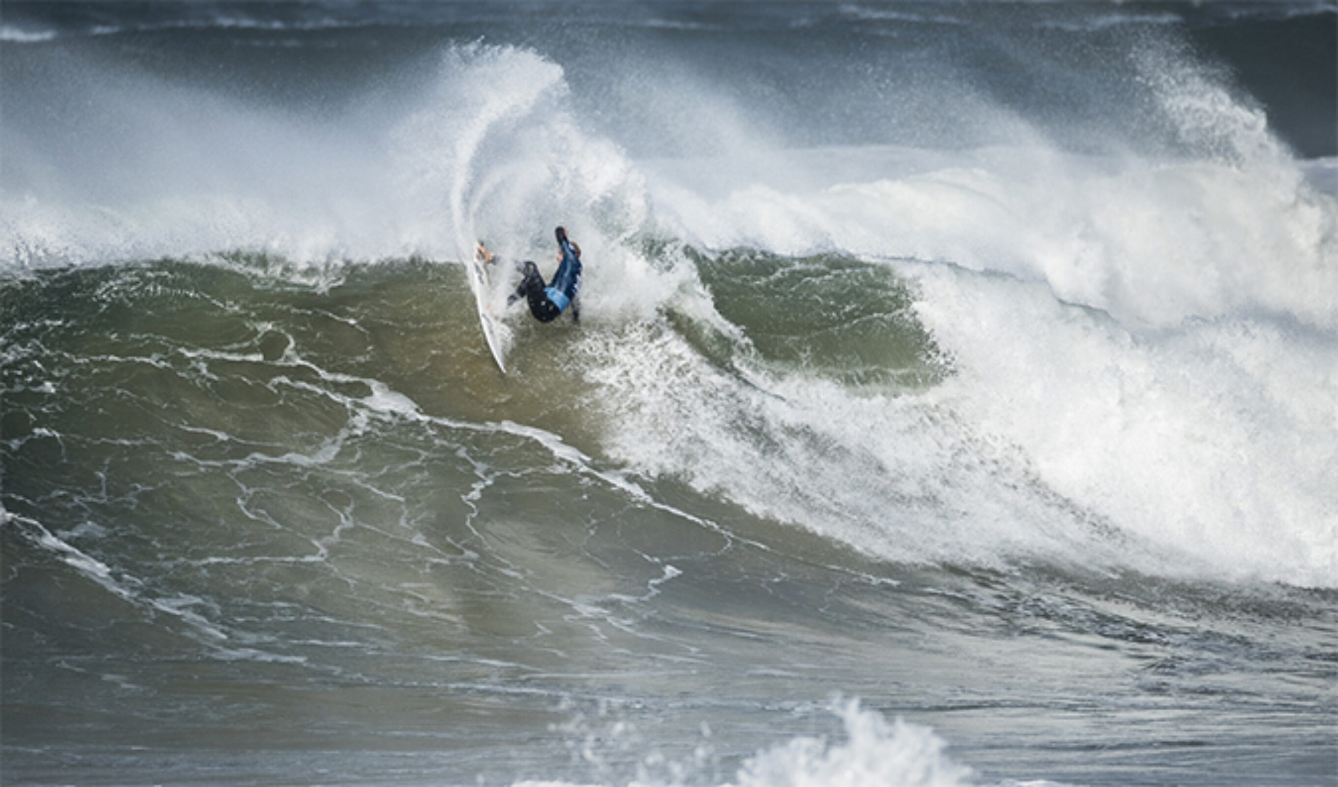 John John Florence and Gabriel Medina meet in the quarters today.