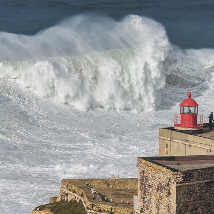 Big waves Praia Do Norte Nazaré