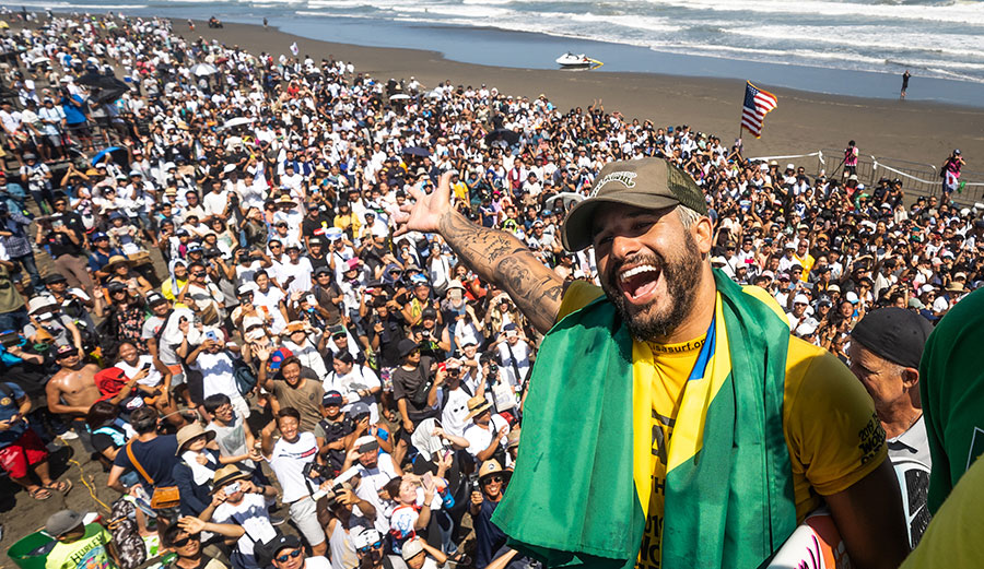 Italo Ferreira wins Gold ISA World Surfing Games