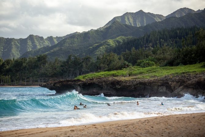 Hawaii Will Open to Tourism This Week While Struggling With Testing Plan