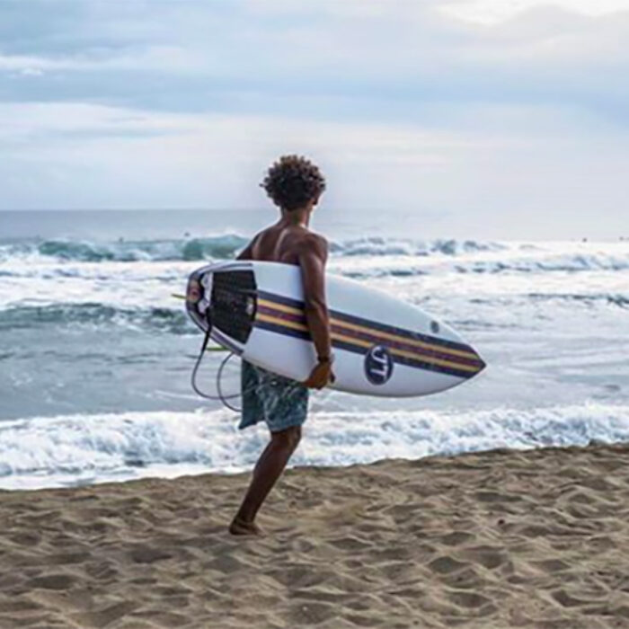 Amputee surfer Dariel Meléndez Dávila looks at the waves