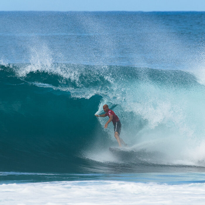 Kelly Slater pulls into Backdoor Barrel at Pipeline Masters 2020