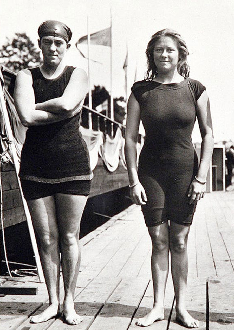 Fanny Durack (left) and Mina Wylie at the 1912 Olympics in Stockholm. 
