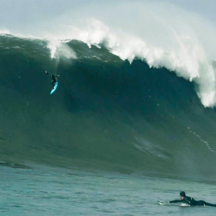 Surfer Grant "Twiggy" Baker Win an insane air drop at Maverick's