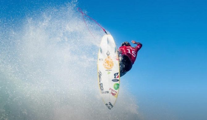 Italo boosted a massive air to get the win over Griffin Colapinto. Photo: WSL
