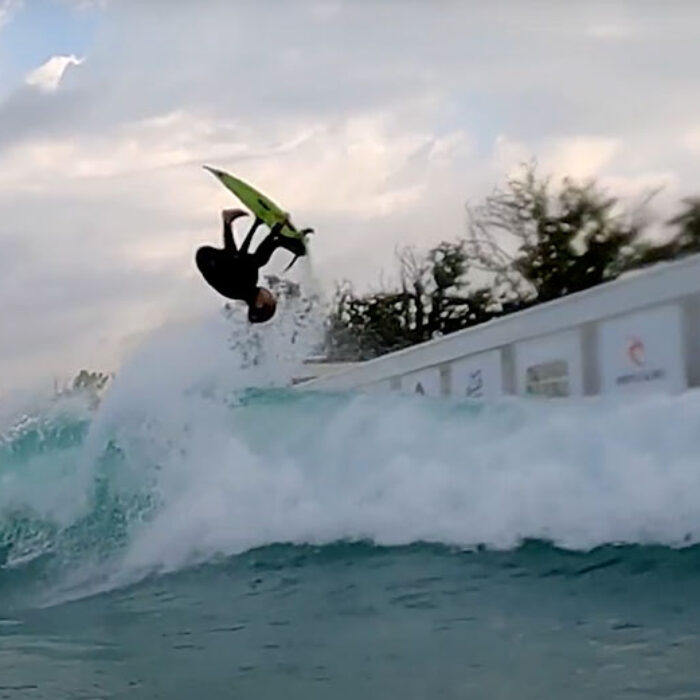Cruz Dinofa surfing