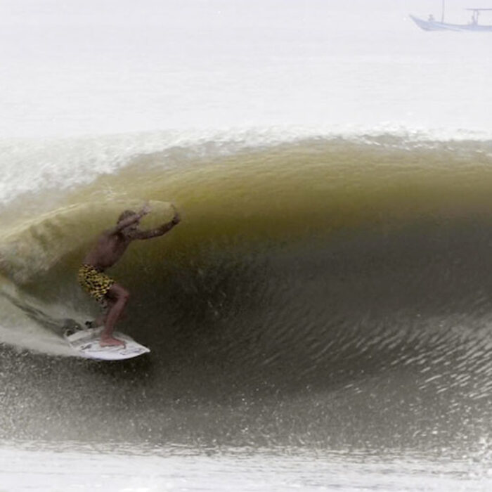 Koldo Illumbe surfing