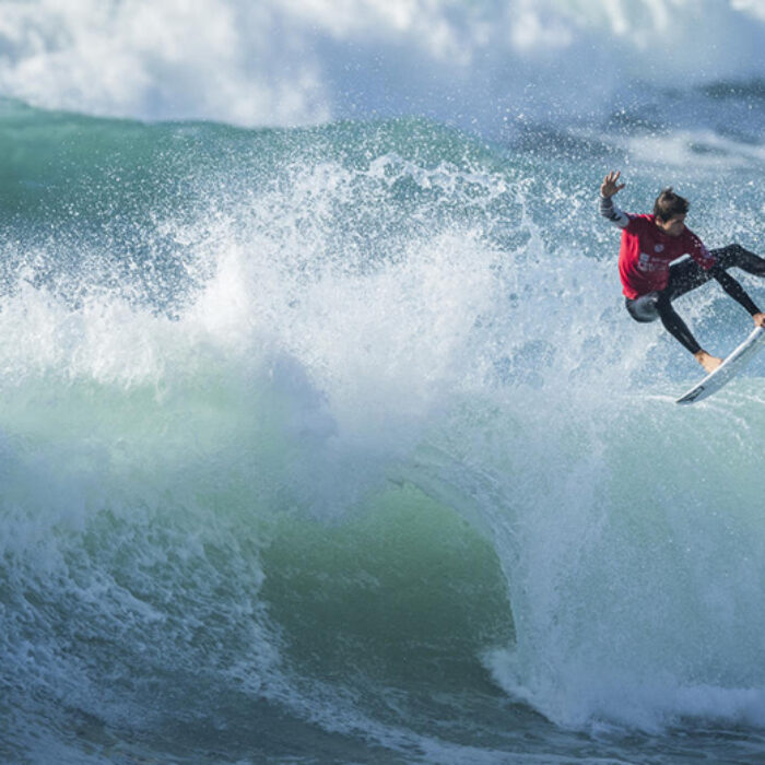 Leo Glatzer throws an air