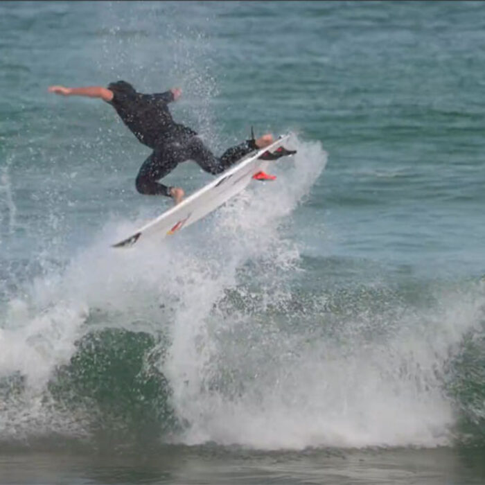 Leonardo Fioravanti surfing in the Olympics