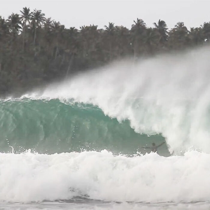 Nias surfing