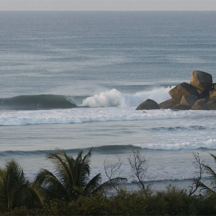 Barra de la Cruz surfing