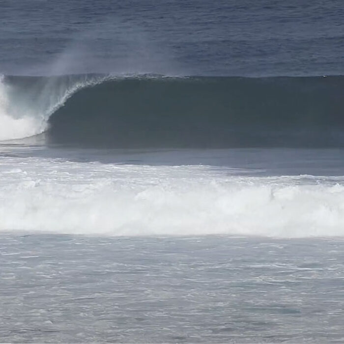 Uluwatu surfing