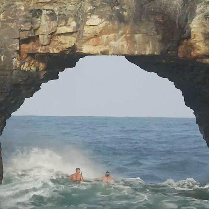 Koa Smith surfing