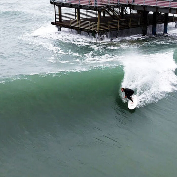 Ben Gravy surfs in Korea