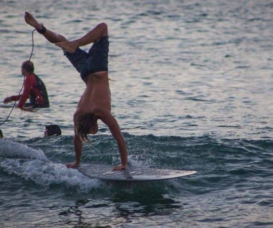taylor watling first ever handstand while surfing