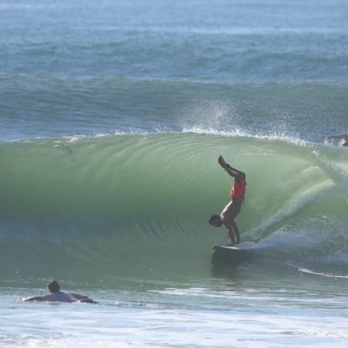 taylor watling the handstand surfer