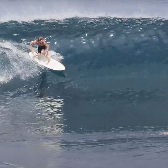 Uluwatu surfing