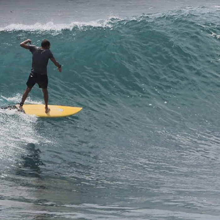 Uluwatu surfing