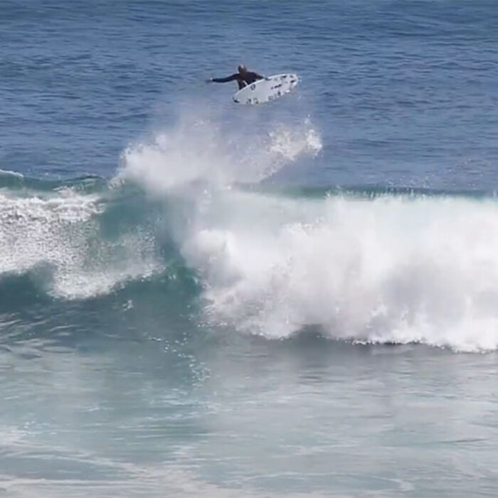 Uluwatu surfing