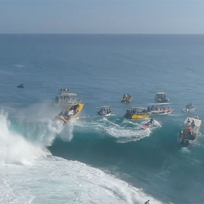 boat accident at Teahupo'o