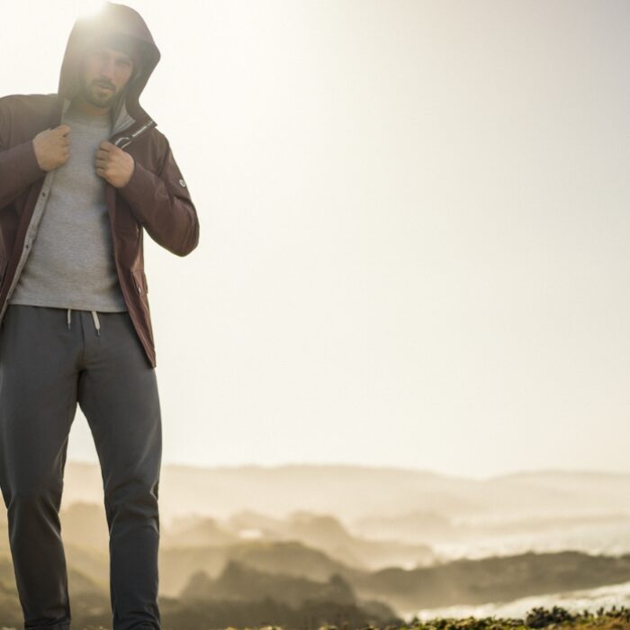 Vuori Transit Joggers on Cliffside Sunrise