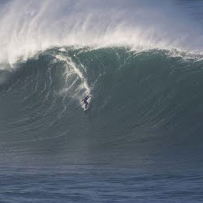 Natxo Gonzalez surfing