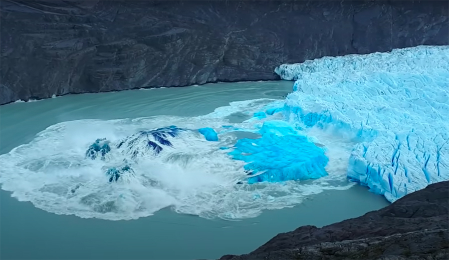 ¿Surfearías las olas creadas por el colapso de este glaciar en Chile?