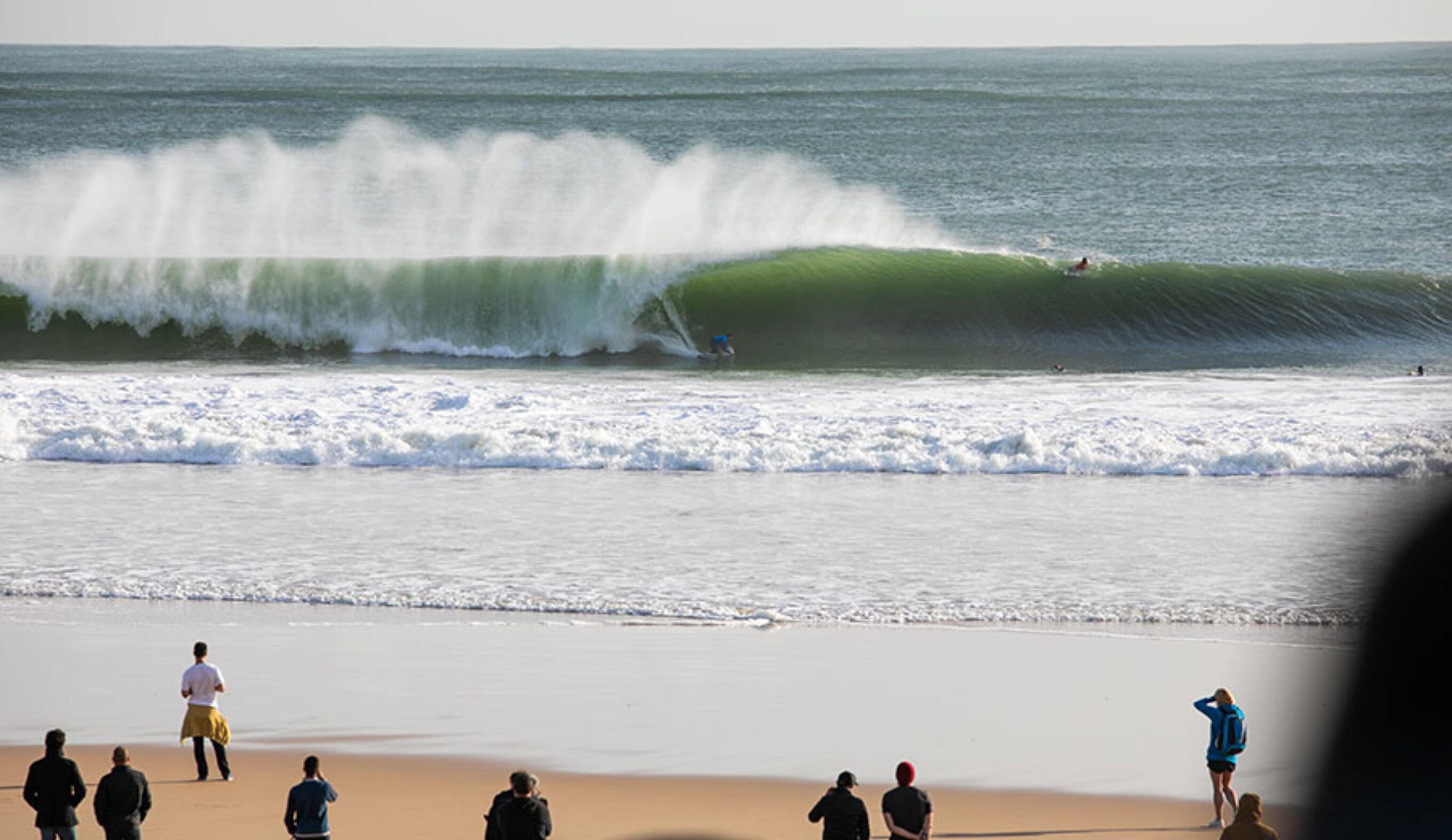 barreling wave at Carcavelos