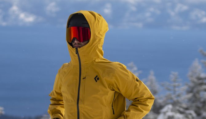 Helmet-compatible hood Best Ski Jackets