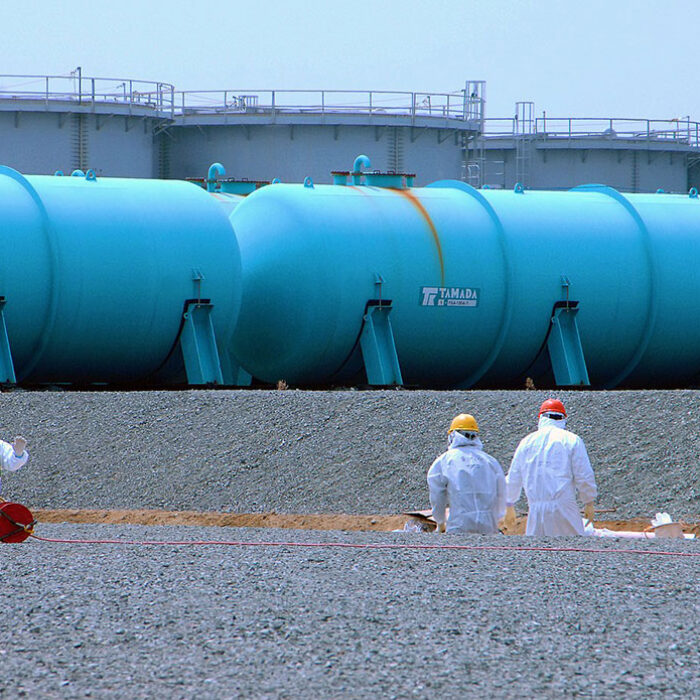 Workers at TEPCO's Fukushima Daiichi Nuclear Power Station