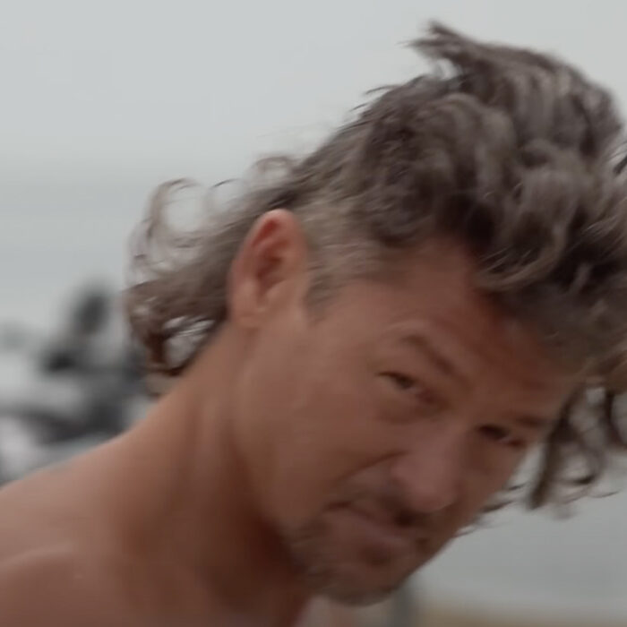 Kalani Robb shows how a champion wears his hair. Photo: Beefs TV // YouTube
