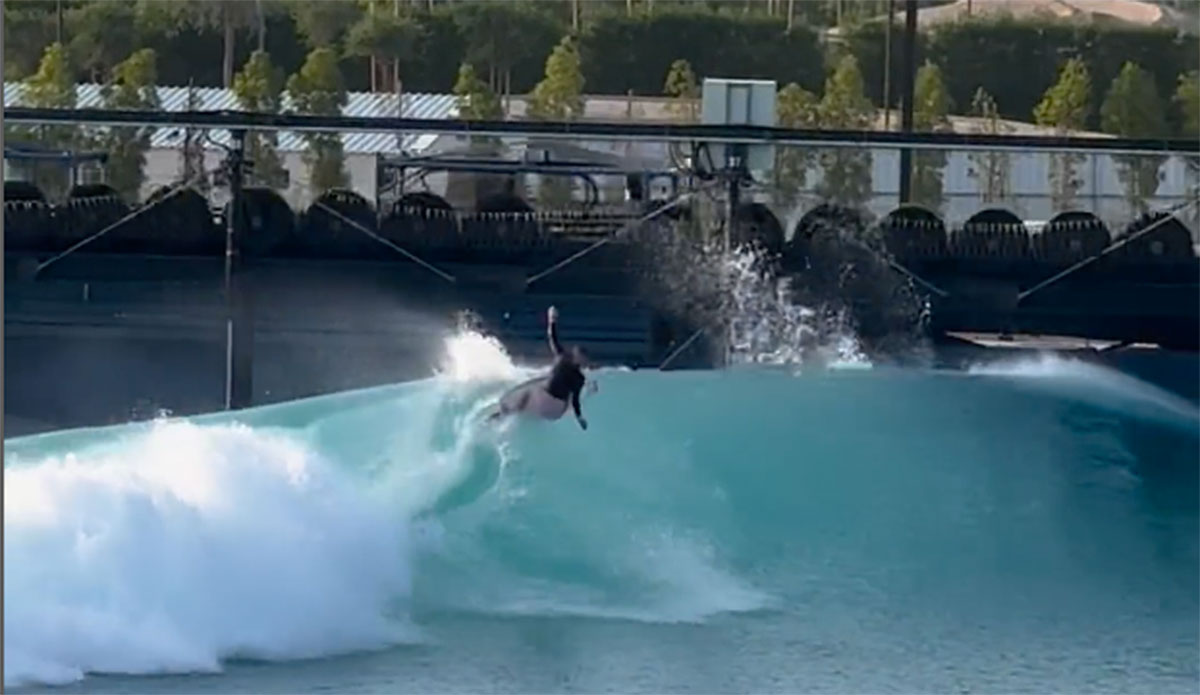 Caroline Marks Goes Left at Surf Abu Dhabi - Vimarsana News