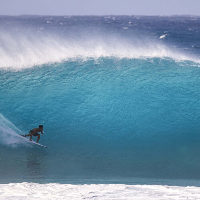 12 Stunning Images Captured During a Pipeline Pro Lay Day